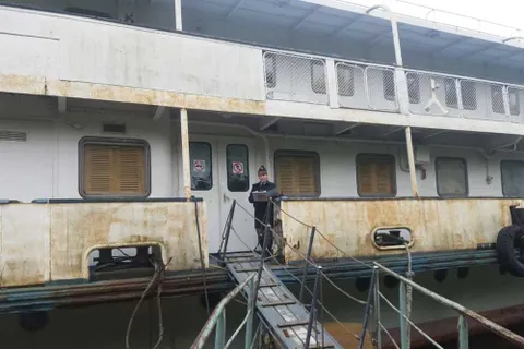В Ярославле приставы арестовали пассажирский теплоход