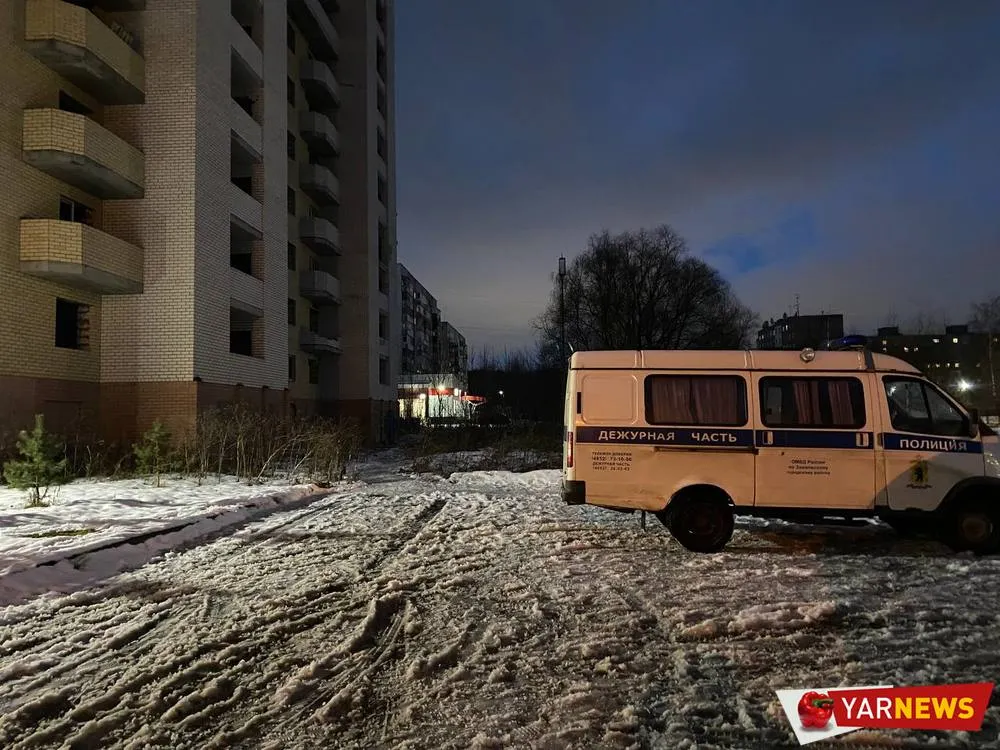 В Ярославле 12-летняя девочка упала с недостроя