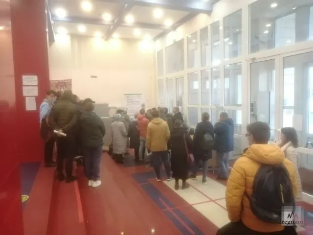 Вынужденные прививаться ярославцы жалуются на очереди