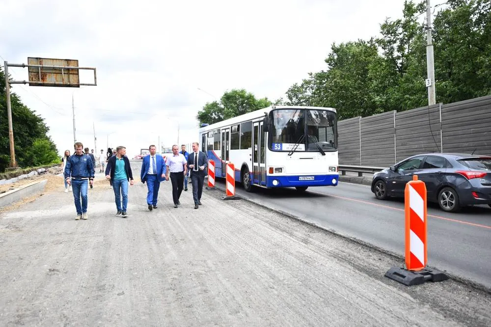 Ио мэра Ярославля оценил ход работ на Октябрьском мосту