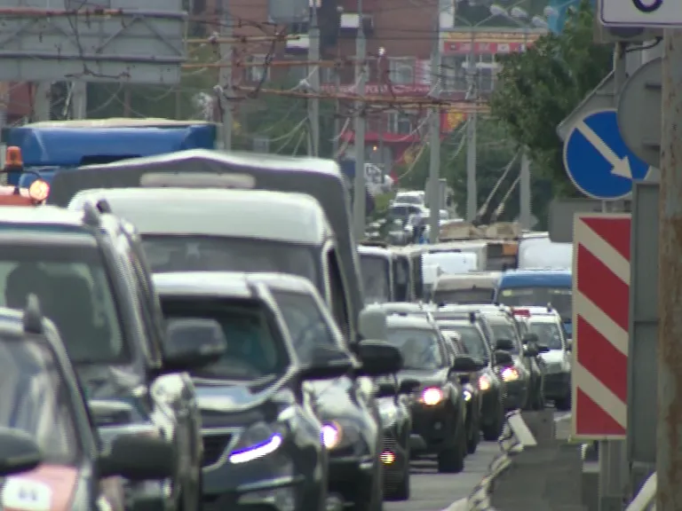 Авария парализовала движение на Московском проспекте в Ярославле