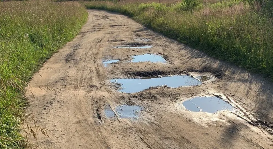 Власти обещают отремонтировать проблемную дорогу под Ярославлем
