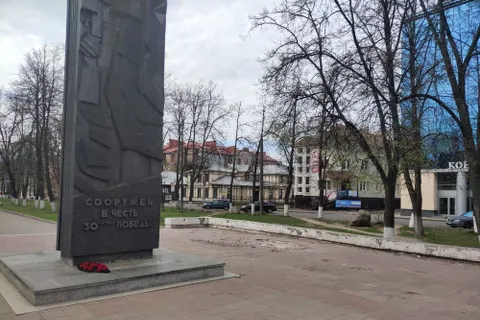 Накануне 9 мая в Ярославле рушится памятник 30-летию Победы