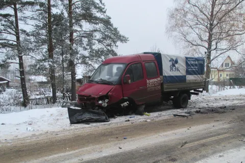 В Мышкинском районе столкнулись два автомобиля – есть пострадавшие
