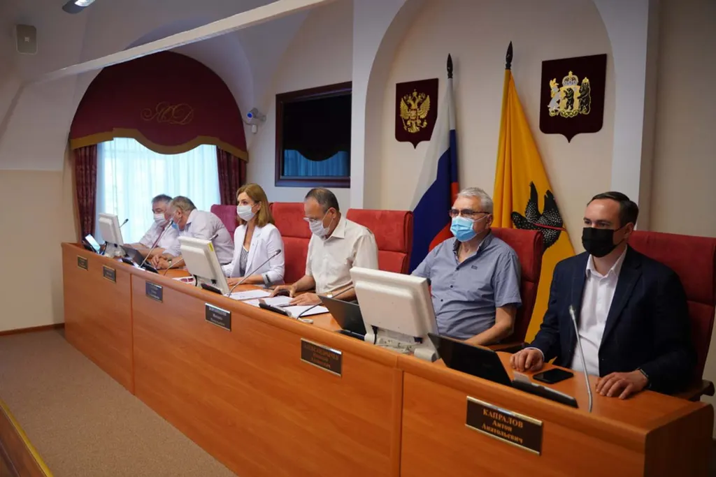 Депутаты Ярославской облдумы не поддержали предложение платить привившимся от CОVID-19