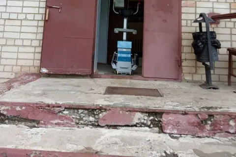 В стоматологической поликлинике Ярославля не смогли освоить ступенькоход