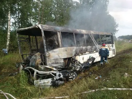 Под Тутаевом иномарка врезалась в автобус с пассажирами