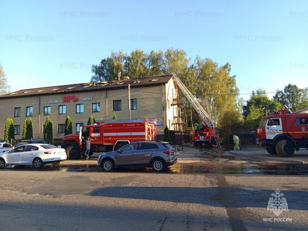В Ярославле из-за пожара эвакуировали постояльцев гостиницы