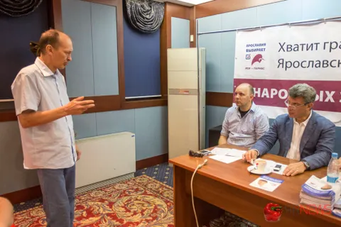 Борис Немцов начинает освобождать Россию с Ярославля. С фото