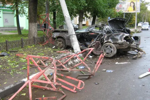 В Ярославле «Мерседес» проехал перекресток на красный сигнал светофора
