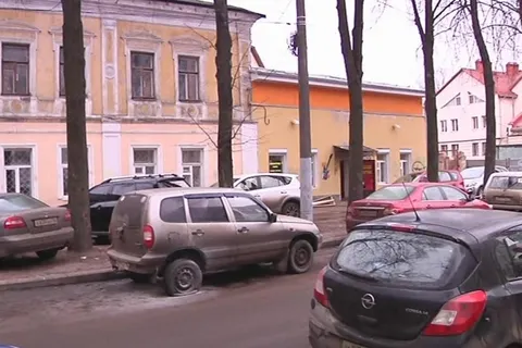 В Ярославле полицейские задержали подозреваемого в поджоге Нивы