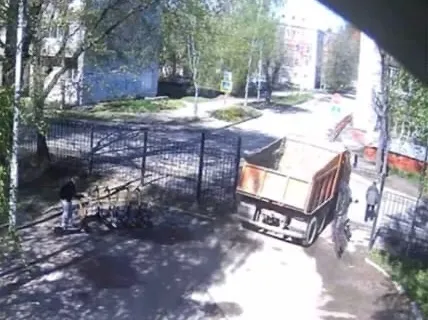В Ярославле «КАМАЗ» на пешеходном переходе насмерть сбил пенсионера