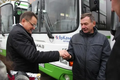 Ярославским водителям вручили ключи от новых автобусов