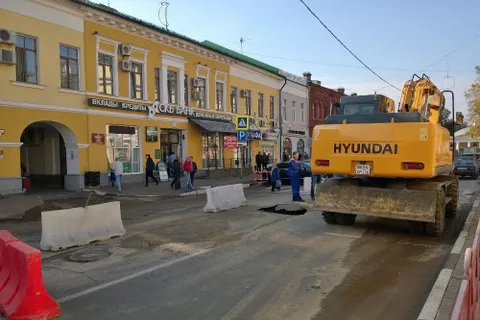 В Ярославле снова провалился асфальт посреди дороги