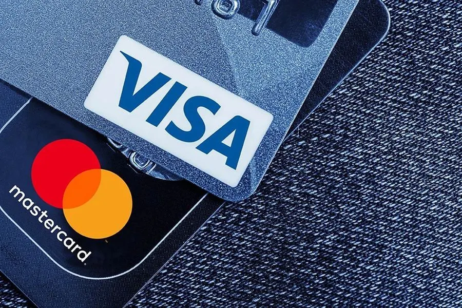 ВТБ продолжает обслуживание карт Visa и Mastercard в России