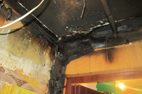 В Рыбинске ночью загорелся многоквартирный дом