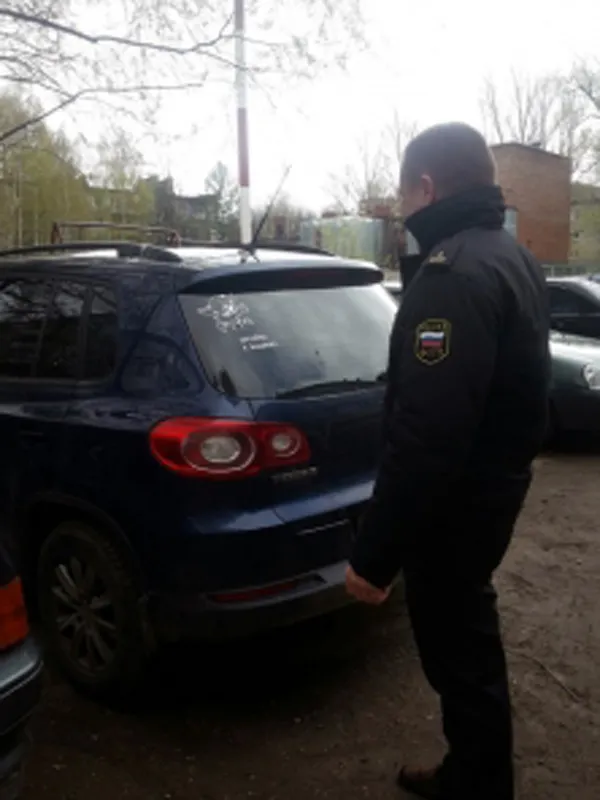 Ярославец должен заплатить алименты, чтобы забрать свой автомобиль у жены