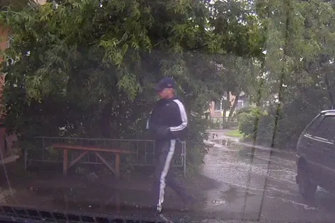 Полиция Ярославля просит граждан помочь в установлении личностей грабителей