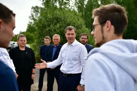 Мэр Ярославля пообещал студентам отремонтировать дорогу к общежитию