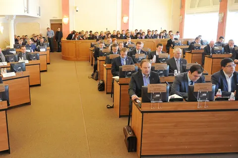 На внеочередном заседании муниципалитета Ярославля внесли поправки в бюджет. Фоторепортаж