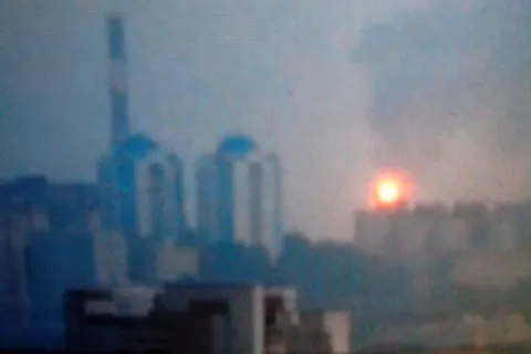 Вечером над НПЗ в Ярославле повис огненный столб: видео