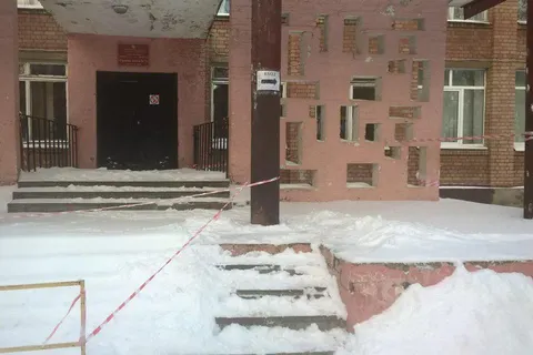 ЧП в школе Ярославля: детей водят через черный вход