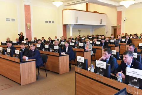 Владимир Слепцов отчитался перед депутатами муниципалитета Ярославля за прошлый год