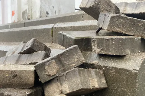 «Будем погребены заживо»: жители дома в Ярославле боятся его обрушения