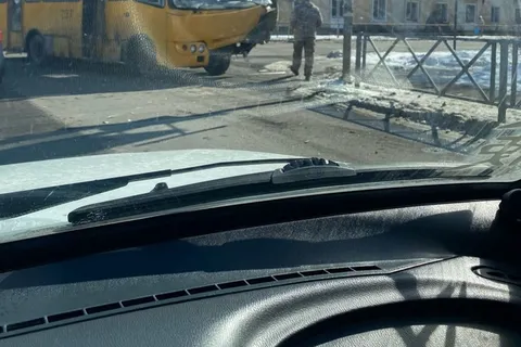 В Рыбинске рейсовый автобус пострадал в ходе полицейской погони