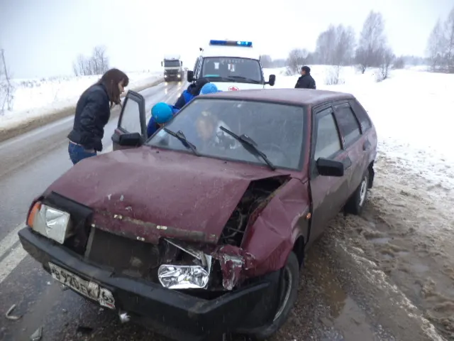 В Ярославской области столкнулись «девятка» и УАЗик
