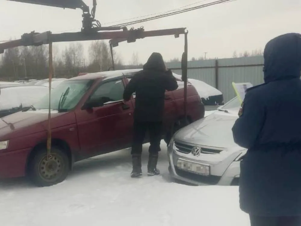 У алиментщика из Ярославля конфисковали машину