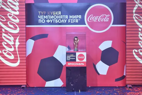 В Ярославль приехал кубок Чемпионата мира по футболу FIFA: фото