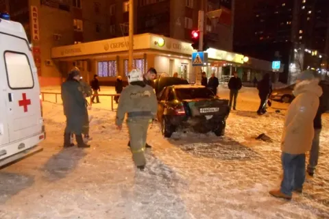 В центре Рыбинска столкнулись «Опель» и «Лендровер»