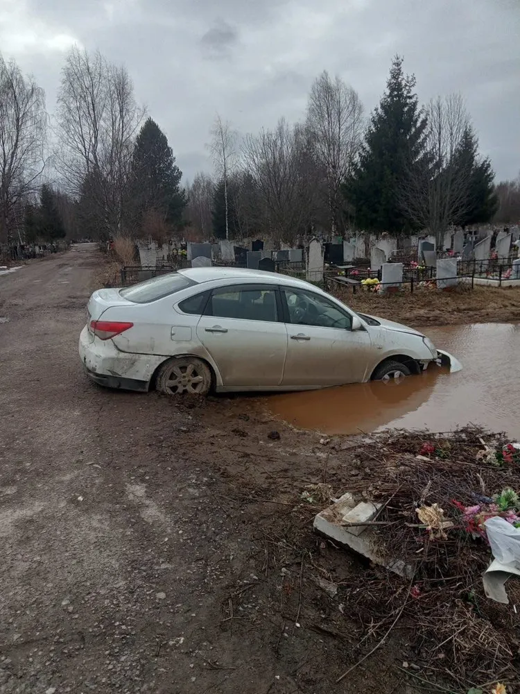В Ярославле топит Игнатовское кладбище