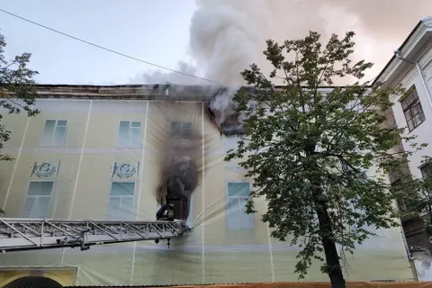 В центре Ярославля горит дом Трефолева