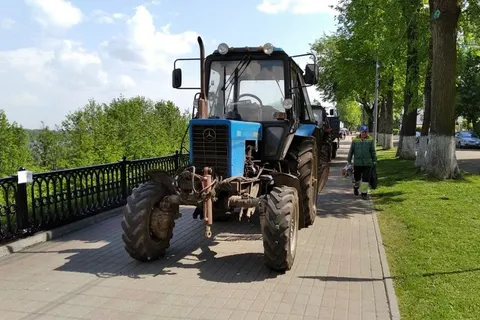 В Ярославле чистят Волжскую набережную