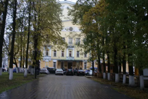 На Первомайском бульваре в центре Ярославля появится «театральный» забор