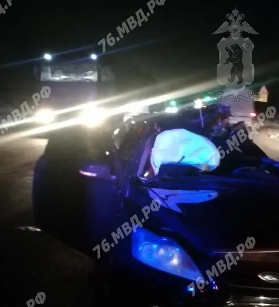 В Ярославле «Форд» попал под грузовик, погиб водитель