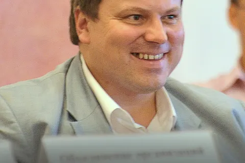 Шестнадцать мгновений из жизни двух директоров департаментов мэрии Ярославля Владимира Евдокимова и Бориса Буракова. С фото