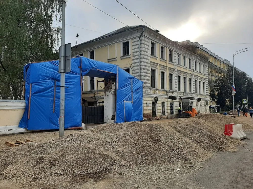 В центре Ярославля восстанавливают старинные ворота