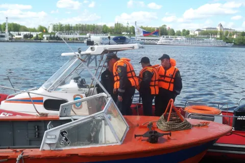 В Ярославле на Тверицком пляже прошла тренировка по спасению на воде