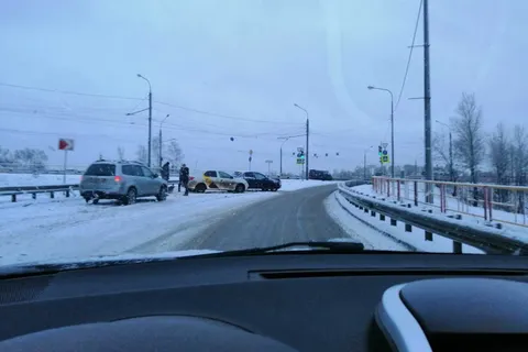 Снег выпал неожиданно: утром в Ярославле произошло несколько аварий