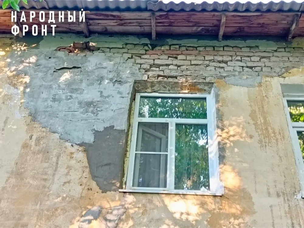 Жильцам ярославского дома рекомендовали ходить в касках