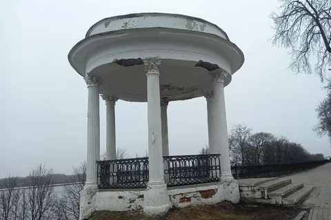 В Ярославле планируют отремонтировать проблемные памятники Волжской набережной