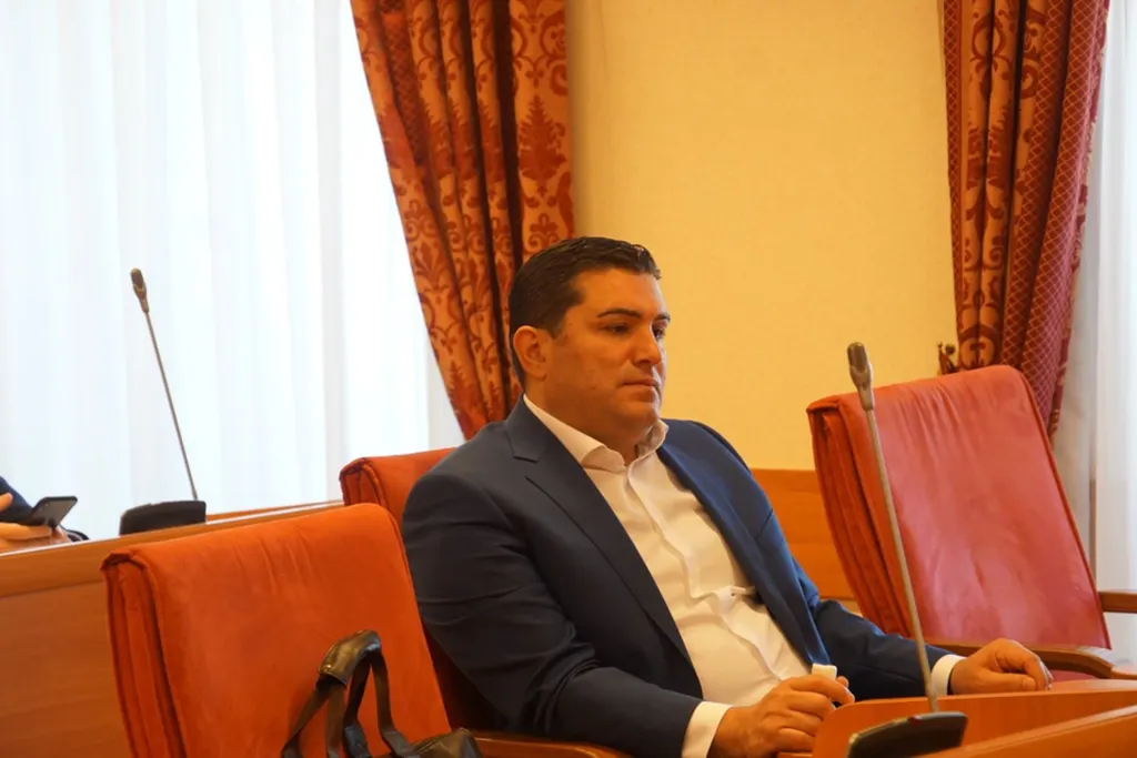 Депутаты Ярославской облдумы возвращают свои зарплаты