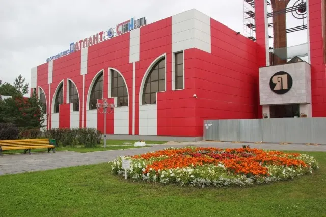 В Красноперекопском районе Ярославля цветов высадили на 25 тысяч рублей