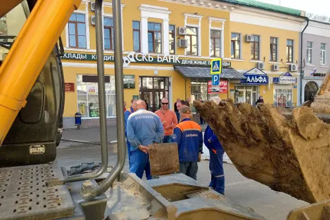 В Ярославле снова провалился асфальт посреди дороги