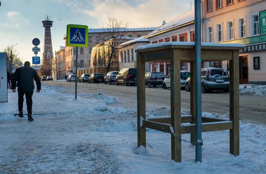 В Рыбинске украли гигантскую театральную табуретку