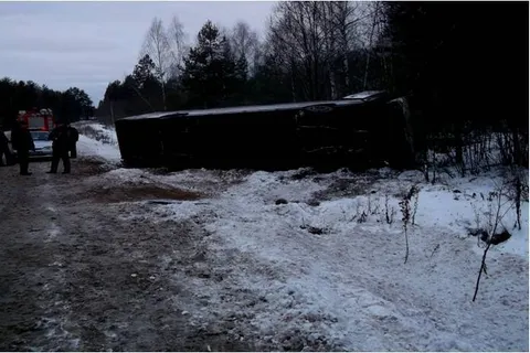 В Ярославской области перевернулся автобус с пассажирами