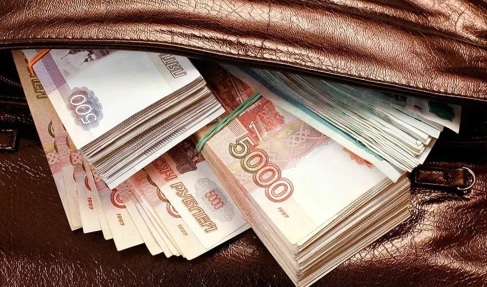 С новокузнецкого дроппера взыскали переведенные ярославской пенсионеркой деньги